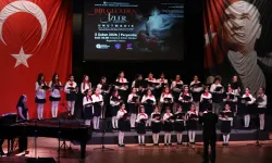 Antalya'da çocuk korosundan deprem anması