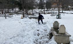 Başçiftlik'te mezarlıklarda temizlik çalışması yapıldı