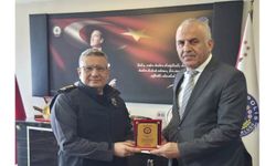 EMEKLİLİĞE PLAKETLİ UĞURLAMA