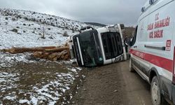Bolu'nun devrilen tırın sürücüsü yaralandı