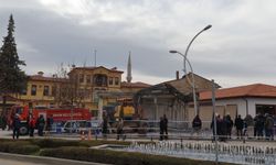 Çorum'da 'Tarihi Kent Meydanı Projesi'nde kamulaştırılan son yapının yıkımına başlandı