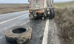 Çorum'da tır ile çarpışan cipteki 4 kişi yaralandı