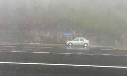 D-100 kara yolunun Bolu Dağı geçişinde sis ve sağanak etkili oldu