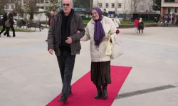 Düzce'de çiftlere özel kırmızı halı sürprizi