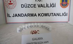 Düzce'de sentetik eczaları araçtan yol kenarına atan şüpheli gözaltına alındı
