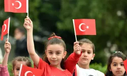 Eğitimde ikinci dönem 'Bayrak Sevgisi' temasıyla başladı