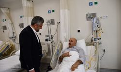 Erol Olçok Eğitim ve Araştırma Hastanesi Başhekimi Gömeç'ten kanser hastalarına ziyaret