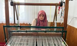 Eski köy camisi lojmanını atölyeye çeviren kadınlar kilim üreterek gelir sağlıyor