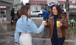 Gümüşhacıköy Belediyesinden öğrencilere sıcak çorba ikramı