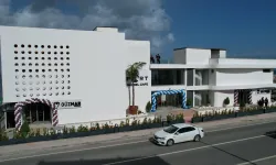 İzmir Güzelbahçe'de çifte açılış