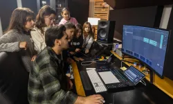 İzmir'de Çocuk Meclisi üyeleri kayıtta