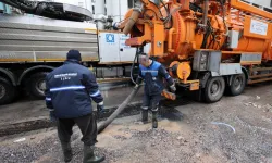 İzmir'de kuvvetli yağış: Belediye ekipleri sahada