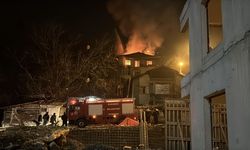 3 KATLI EVDE YANGIN