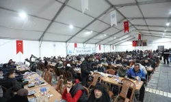 Memduh Büyükkılıç 'kardeşlik sofrası'nda iftar açtı
