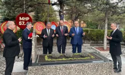 MHP'den Alparslan Türkeş'in kabrine ziyaret