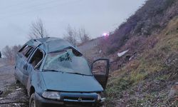 Samsun'da devrilen otomobildeki 2 kişi yaralandı