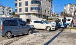 Samsun'da hafif ticari araç ile otomobilin çarpıştığı kazada 3 kişi yaralandı