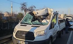 Samsun'da tıra çarpan kamyonetin sürücüsü öldü