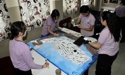 Sinop'ta öğrenciler atık malzemelerden 'Balina Aydın' rölyefi yaptı