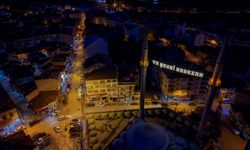 Taşköprü'de minareye ramazan mahyası asıldı