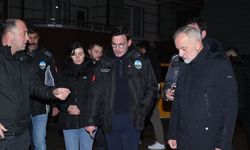 Tokat Belediye Başkanı Mehmet Kemal Yazıcıoğlu, mahallede pide dağıttı