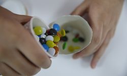 Türk Kızılay gönüllüleri teravih namazına gelen çocuklar için hediye hazırladı