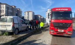 Türkeli'de iki aracın çarpıştığı kazada 1 kişi yaralandı