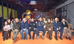 Türkiye'nin ilk deneysel test pilotu Özpala, Trabzon'da öğrencilerle bir araya geldi