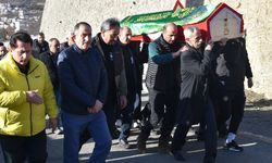 Vefat eden eski milli kadın futbolcu Nurcan Çelik, Artvin'de toprağa verildi