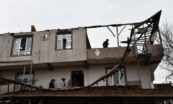 Vezirköprü'de çıkan yangında iki katlı evde hasar oluştu