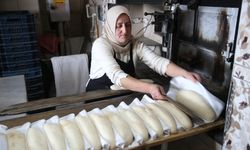 Yaylanın dumanı tüten tek fırınında ekmekler kadın ustadan
