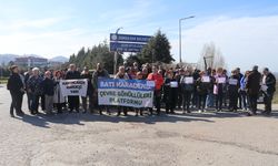 Zonguldak'ta çevre gönüllüleri atıkların sahile vurmasına ilişkin açıklama yaptı