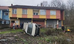 Zonguldak'ta minibüsün devrilmesi sonucu 4 kişi yaralandı
