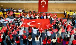 Zonguldak'ta öğrenciler ve öğretmenlerden 'Bayrağa Saygı ve Sevgi' gösterisi