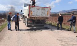 Almus'ta grup yollarında yama çalışmaları başladı