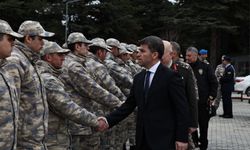 Amasya Valisi Bakan'dan Merzifon 5. Ana Jet Üs Komutanlığına bayram ziyareti