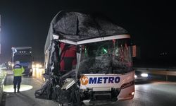 Amasya'da yolcu otobüsü ile tırın çarpıştığı kazada 11 kişi yaralandı