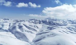 Bayburt'un yüksek kesimlerinde kar kalınlığı 2 metreyi aştı