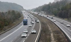 Bayram tatilinden dönenler Anadolu Otoyolu'nda akıcı yoğunluk oluşturuyor