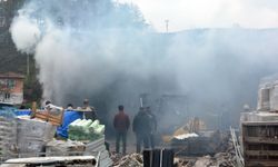 Bolu'da inşaat malzemeleri deposunda çıkan yangın söndürüldü