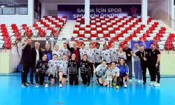 Bursa Büyükşehirli kadın henbolcular zirvede tek başına