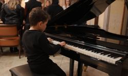 Düzce'de İstiklal Marşı'nın kabulünün 105. yılında yapılan sosyal deney duygulandırdı