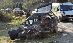 GÜNCELLEME - Karabük'te otomobille kamyonun çarpıştığı kazada 2 kişi öldü, 4 kişi yaralandı