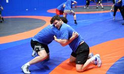 Güreşe ağabeyleri sayesinde başlayan milli sporcunun hedefi Avrupa şampiyonluğu