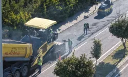 İzmir'de Çeşme'nin yolları yaza hazırlanıyor