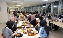 Karabük'te öğrenciler ve huzurevi sakinleri iftarda buluştu