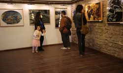 Karabük'te üç farklı tekniğin harmanlandığı resim sergisi açıldı