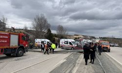 Kastamonu'da devrilen hafriyat kamyonunun sürücüsü yaralandı