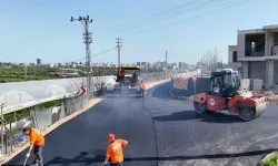 Mersin Büyükşehir'den Mezitli'de sıcak asfalt atağı