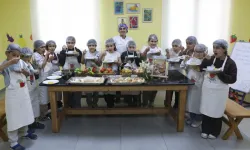 Mersin'de çocuklar mutfakta öğreniyor